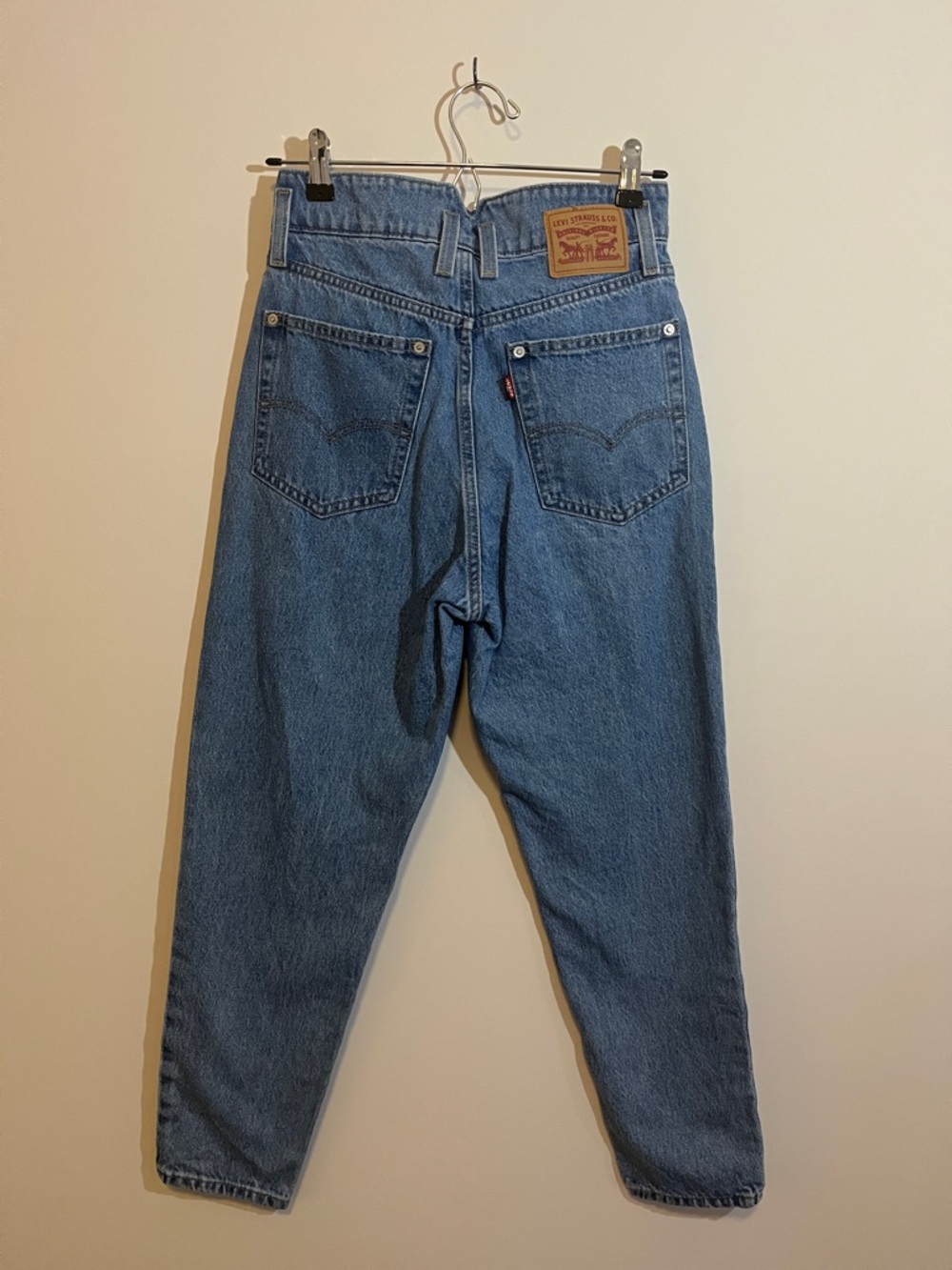 Levi's High Waisted Mom Jean Size 26 - Picture 4 of 8